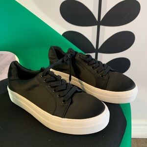 Black Women's New size 7 Sneakers